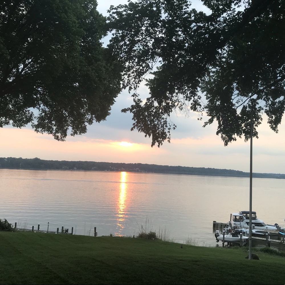 Meet your Posher, Mira